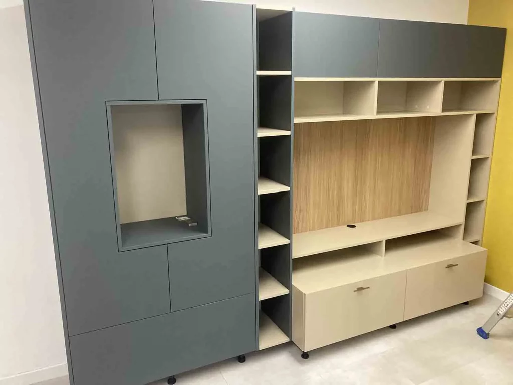Installation de meuble de rangement personnalisé sur-mesure