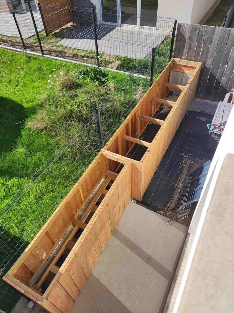 Pose ton Bois - Menuisier Agenceur Lorient Morbihan - Aménagement bac à fleur extérieur en bois sur mesure