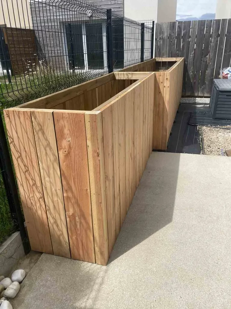 Pose ton Bois - Menuisier Agenceur Lorient Morbihan - Aménagement bac à fleur extérieur en bois sur mesure