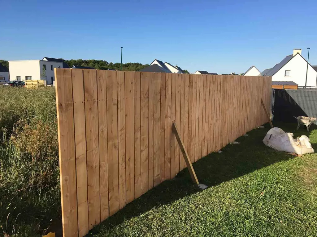 Pose ton Bois - Menuisier Agenceur Lorient Morbihan - Création d'une clôture occultante en bois