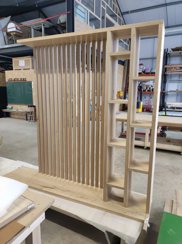 Pose ton Bois - Menuisier Agenceur Lorient Morbihan - Création d'un claustra en châtaignier massif - étape de fabrication dans l'atelier