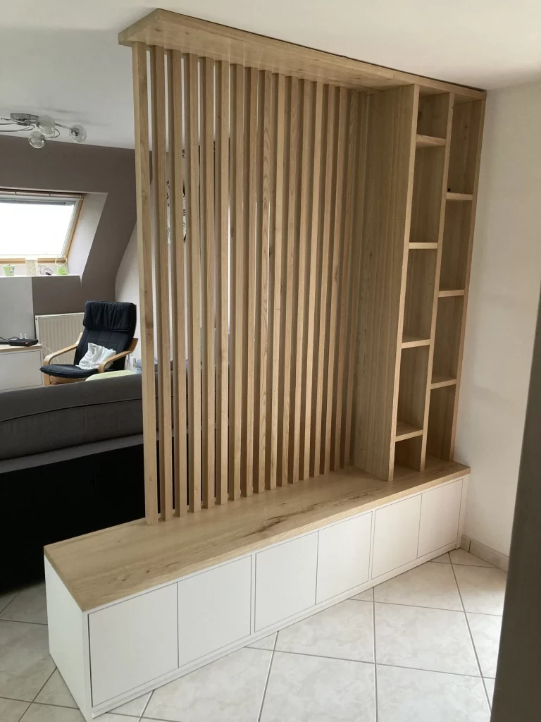 Pose ton Bois - Menuisier à Lorient - Claustra en châtaigner massif posé dans entrée Kervignac