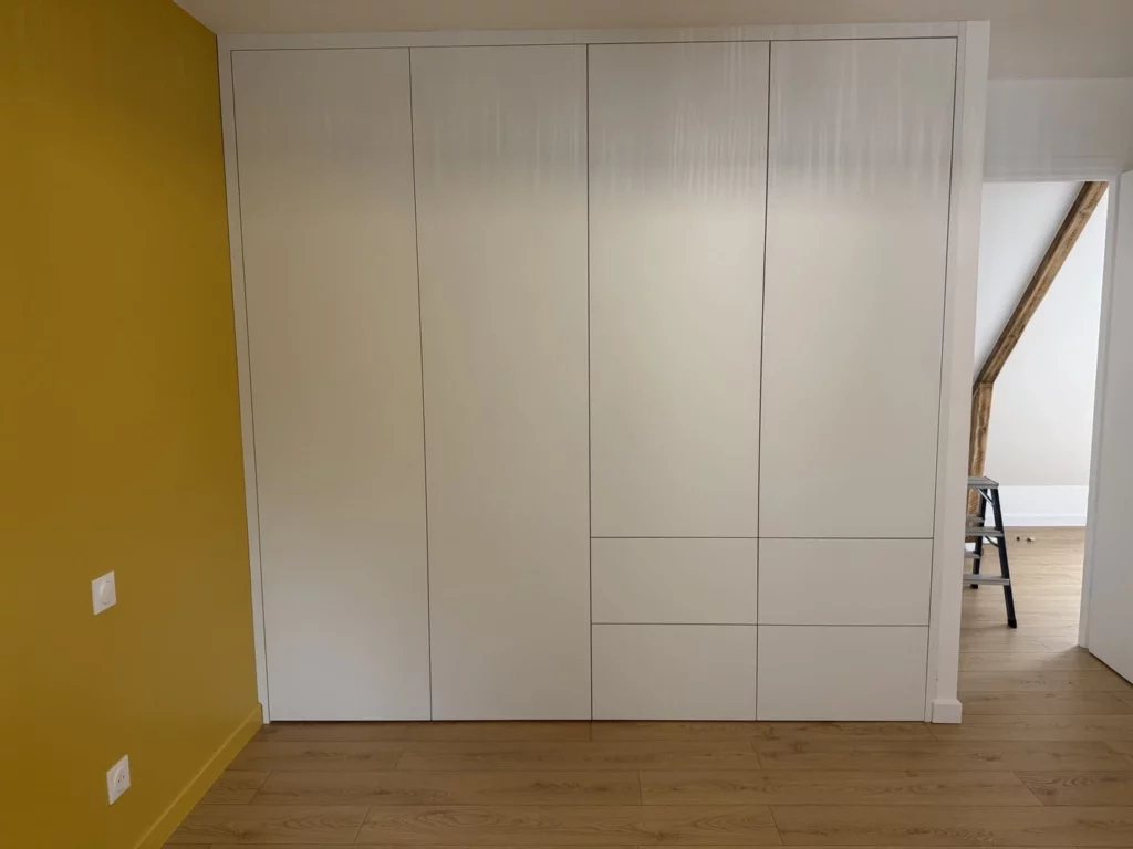 Fabrication meuble sur mesure - Dressing chambre adulte Blum penderie à Lanester Morbihan