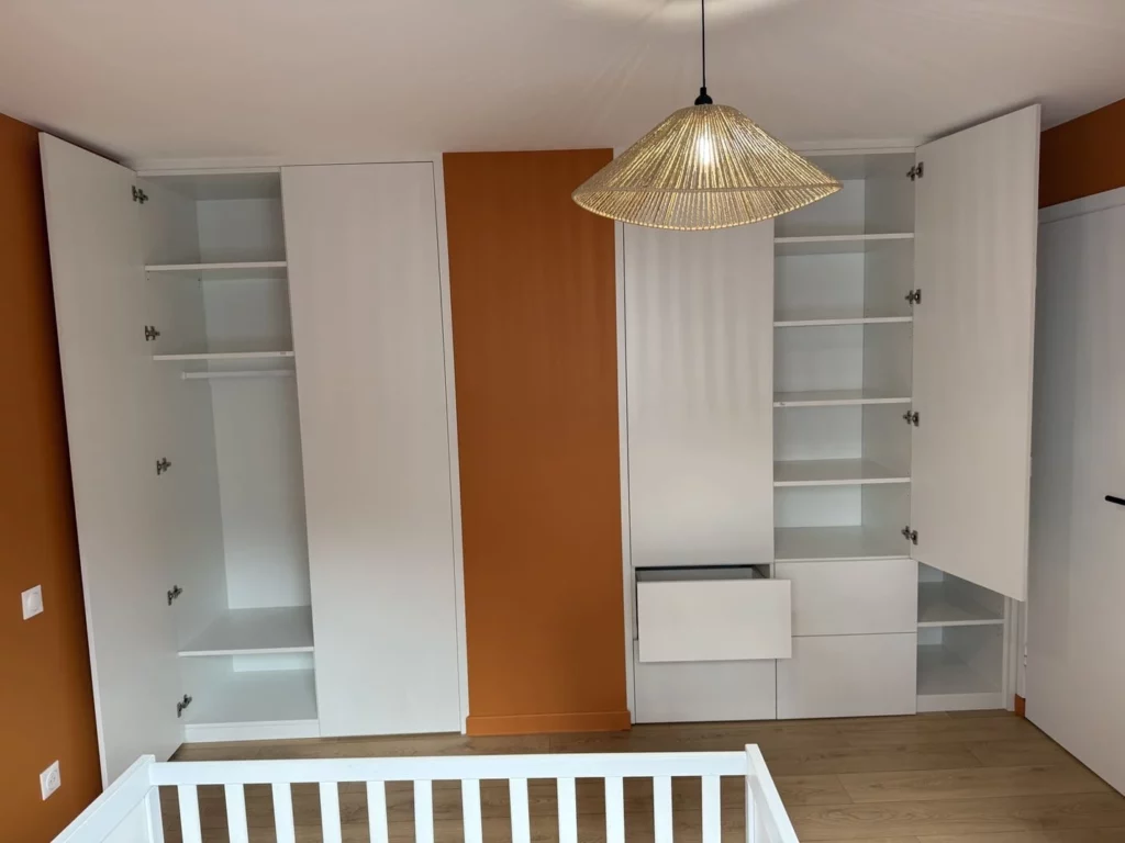 Fabrication meuble sur mesure - double aménagement chambre enfant tiroirs penderie à Kervignac Morbihan