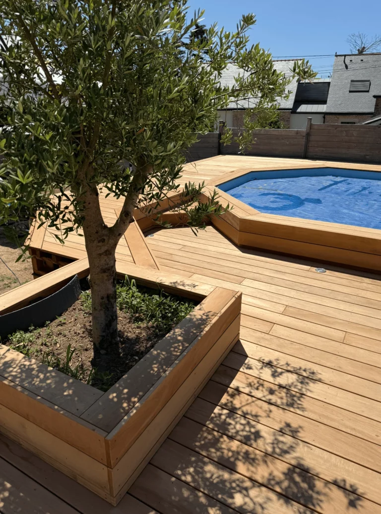 Fabrication terrasse en garapa bois exotique entourage piscine sur mesure - Inzinzac Lochrist - Morbihan