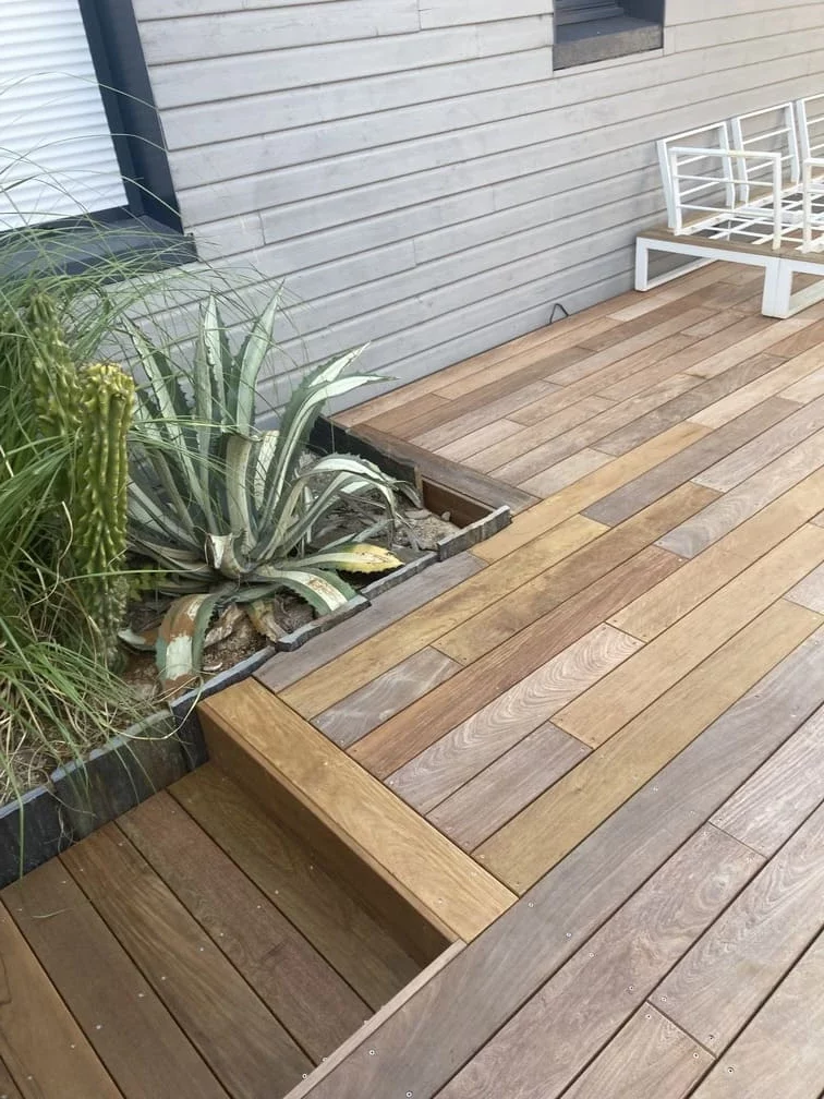 Fabrication terrasse sur mesure passage arbres et pergola Fort bloqué Ploemeur partie additionnelle